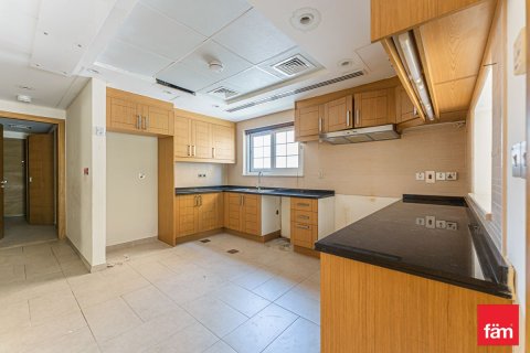 Снять в аренду виллу в Jumeirah Park, Дубай: 5 спален, 953.9м², № 100175 - фото 8