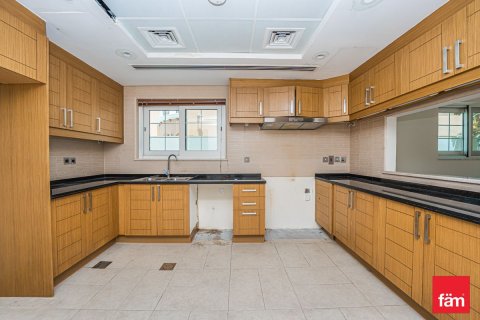 Снять в аренду виллу в Jumeirah Park, Дубай: 5 спален, 953.9м², № 100175 - фото 7