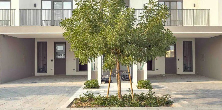 Villa in Tilal Al Ghaf, Dubai 3 bedrooms, 147 sq.m. № 100177