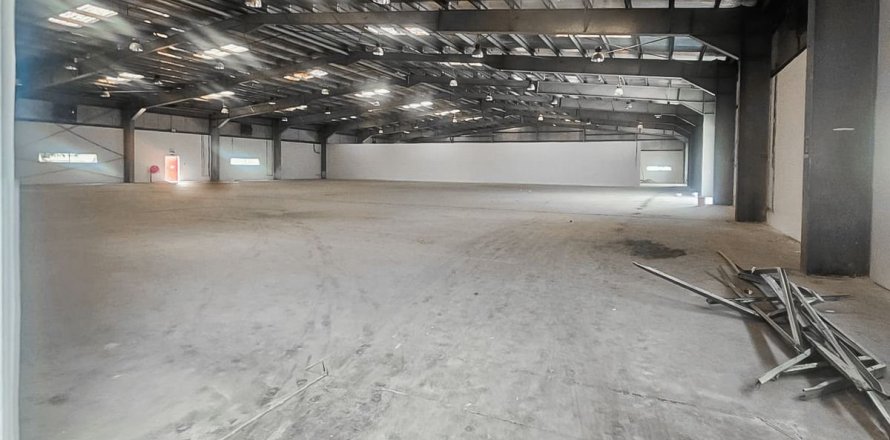 Entrepôt à Jebel Ali, Dubai, 5012.2 m², № 7375
