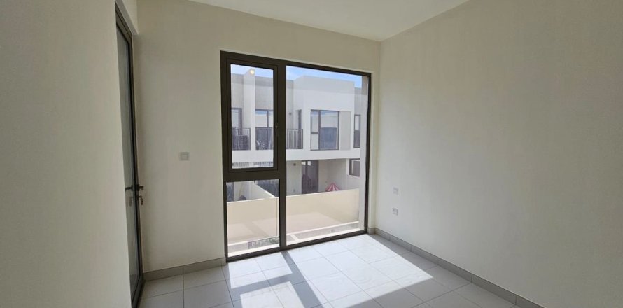 Вилла в Дубае, 3 спальни, 137.8м², № 23401
