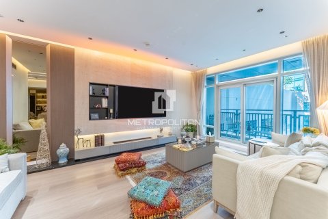 Apartment in The Lofts, Downtown Dubai (Downtown Burj Dubai), Dubai 2 bedrooms, 143 sq.m. № 73370 - photo 2