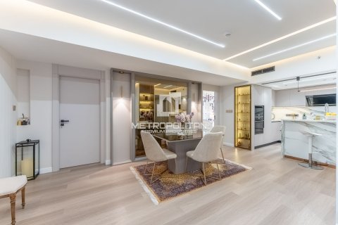 Apartment in The Lofts, Downtown Dubai (Downtown Burj Dubai), Dubai 2 bedrooms, 143 sq.m. № 73370 - photo 6