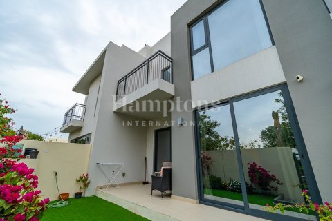 Villa en Arabian Ranches 2, Dubai, 3 dormitorios, 185.43438800 m², № 12651 - foto 1