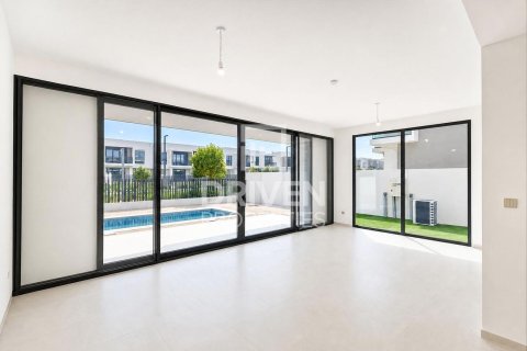 Villa in Jebel Ali, Dubai 4 bedrooms, 763.48 sq.m. № 127831 - photo 6