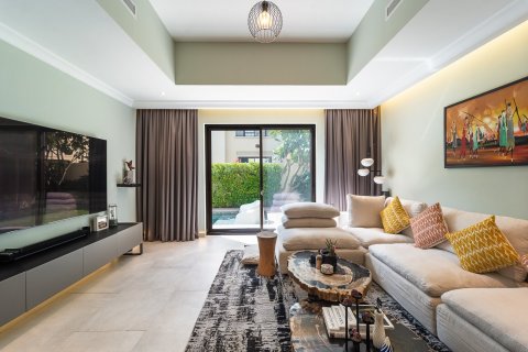 Villa in Dubai 4 bedrooms, 338 sq.m. № 134119 - photo 24