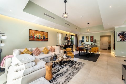 Villa in Dubai 4 bedrooms, 338 sq.m. № 134119 - photo 23