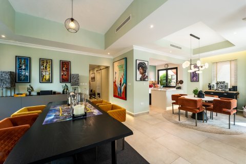 Villa in Dubai 4 bedrooms, 338 sq.m. № 134119 - photo 9