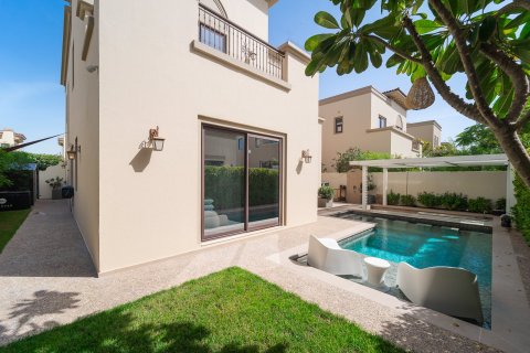 Villa in Dubai 4 bedrooms, 338 sq.m. № 134119