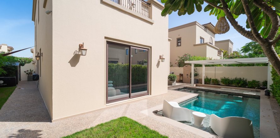 Villa in Dubai 4 bedrooms, 338 sq.m. № 134119