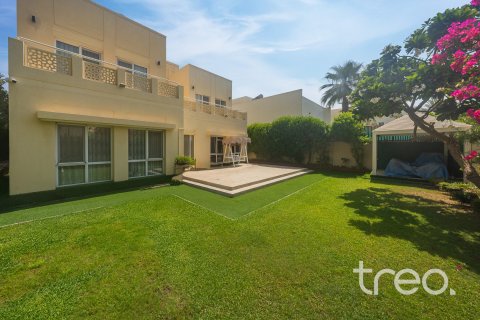 Вилла в Meadows, Дубай, 4 спальни, 371.61м², № 119328
