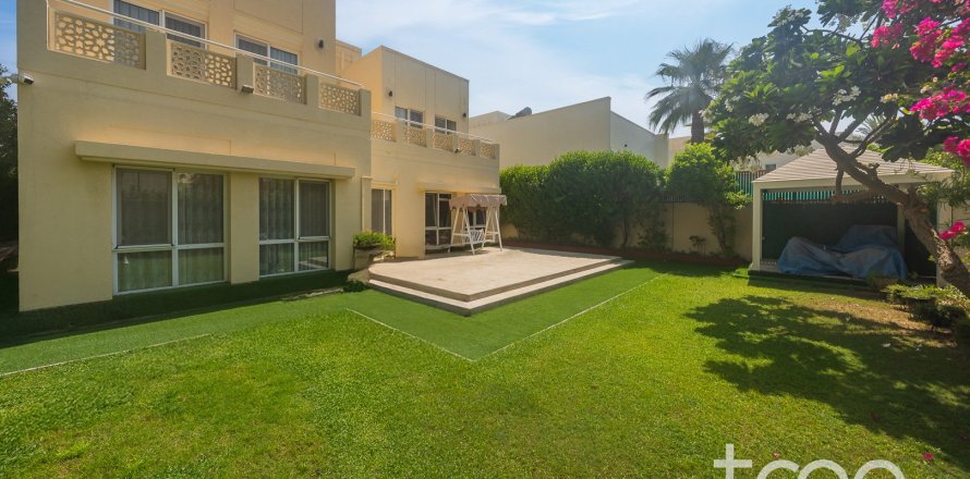 Вилла в Meadows, Дубай, 4 спальни, 371.61м², № 119328