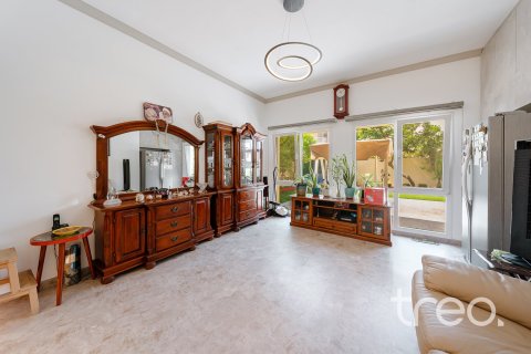 Купить виллу в Meadows, Дубай: 4 спальни, 371.61м², № 119328 - фото 8