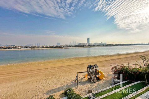 Villa à Palm Jumeirah, Dubai, 4 chambres, 465 m², № 13467 - photo 1