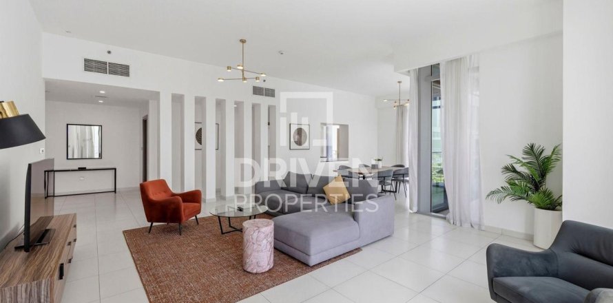Apartment in Al Satwa, Dubai 3 bedrooms, 222.97 sq.m. № 129812