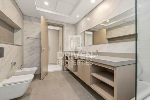 Apartment in Al Satwa, Dubai 3 bedrooms, 222.97 sq.m. № 129812 - photo 7