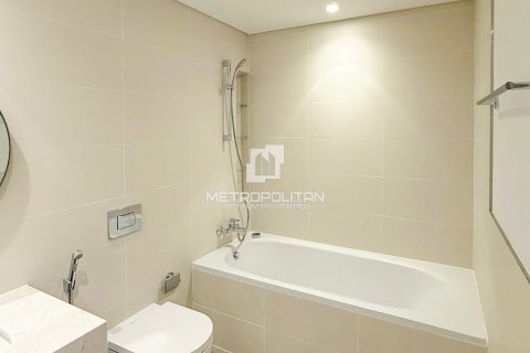 Снять в аренду квартиру в EMAAR Beachfront, Dubai Harbour, Дубай: 2 спальни, 103м², № 73986 - фото 13