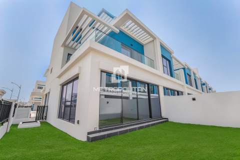 Купить таунхаус в Damac Lagoons, Дубай: 5 спален, 288м², № 73987 - фото 1