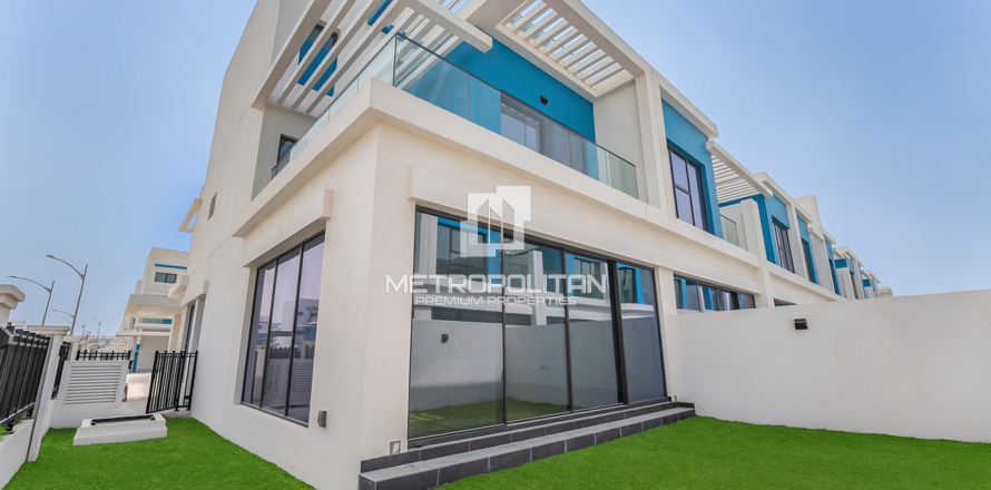 Adosado en Damac Lagoons, Dubai, 5 dormitorios, 288 m², № 73987