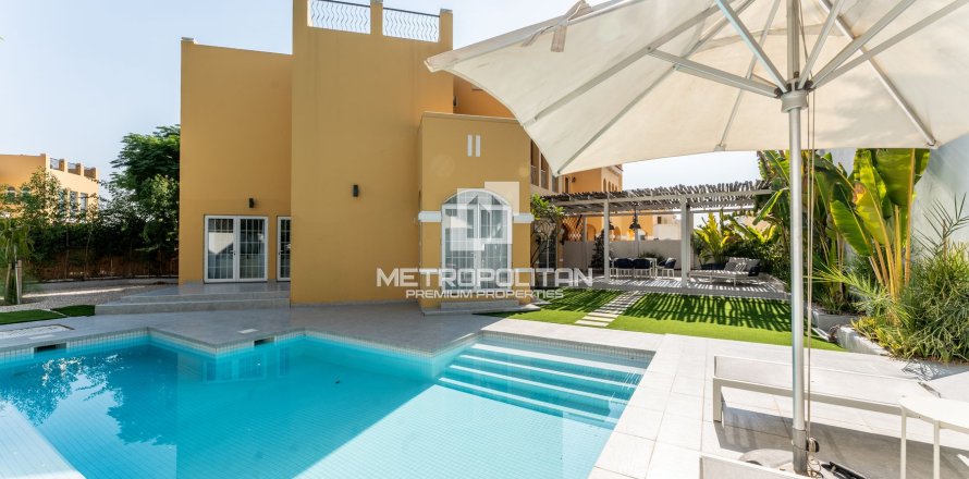 Вилла в Dubai Land, Дубай, 3 спальни, 381м², № 14798