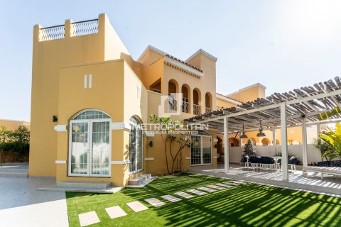 Купить виллу в Dubai Land, Дубай: 3 спальни, 381м², № 14798 - фото 2