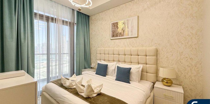 Apartment in Sheikh Zayed Road, Dubai 2 bedrooms, 75 sq.m. № 99190