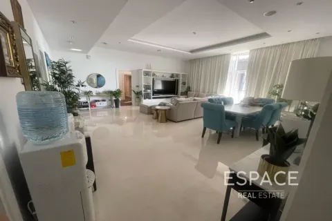 Apartment in Palm Jumeirah, Dubai 3 bedrooms, 222 sq.m. № 122803 - photo 3