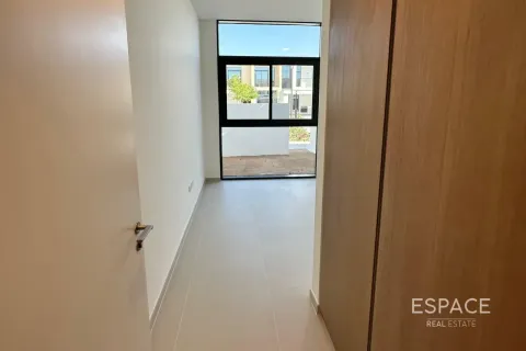 Townhouse in EMAAR South, Dubai South (Dubai World Central), Dubai 4 bedrooms, 231 sq.m. № 122799 - photo 8