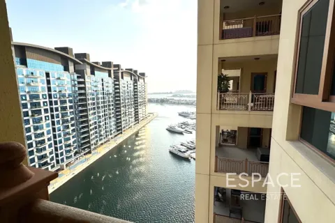 Apartment in Palm Jumeirah, Dubai 2 bedrooms, 165 sq.m. № 122802 - photo 10