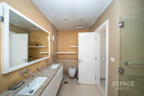 Apartment in Palm Jumeirah, Dubai 2 bedrooms, 156 sq.m. № 122804 - photo 11