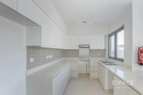 Villa in Dubai Hills Estate, Dubai 4 bedrooms, 229 sq.m. № 122712 - photo 3