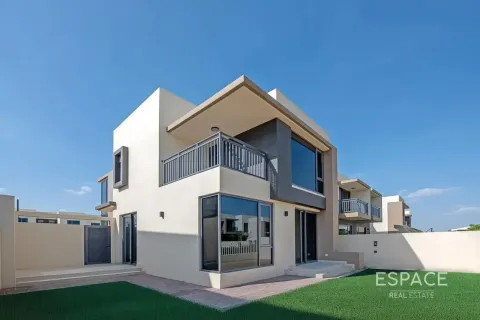 Villa in Dubai Hills Estate, Dubai 4 bedrooms, 229 sq.m. № 122712