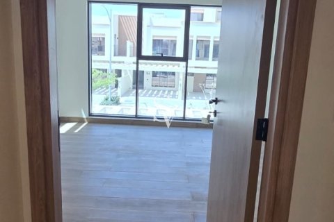 Townhouse in Damac Lagoons, Dubai 4 bedrooms, 145 sq.m. № 109032 - photo 7
