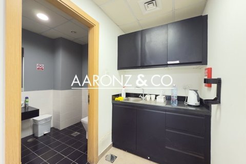 Oficina en Jumeirah Lake Towers, Dubai, 116 m², № 55335 - foto 7