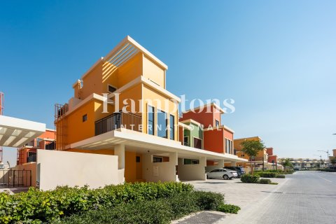 Снять в аренду таунхаус в Damac Lagoons, Дубай: 5 спален, 219.52978900м², № 111362 - фото 12