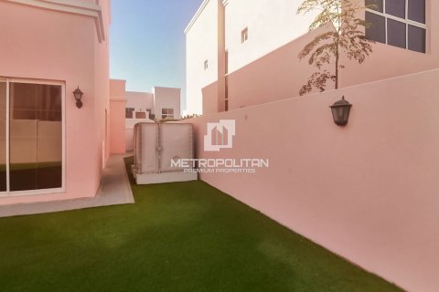 Villa in Nadd Al Sheba, Dubai 4 bedrooms, 354 sq.m. № 73891 - photo 21