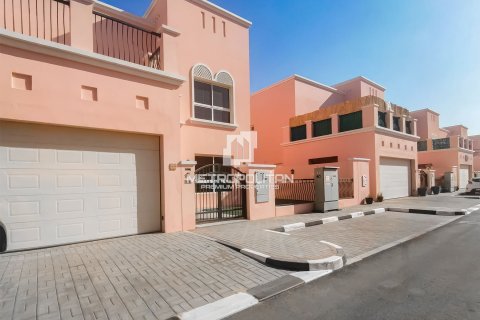 Villa in Nadd Al Sheba, Dubai 4 bedrooms, 354 sq.m. № 73891 - photo 24