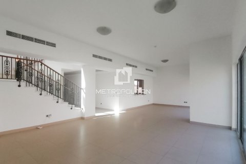 Villa in Nadd Al Sheba, Dubai 4 bedrooms, 354 sq.m. № 73891 - photo 3