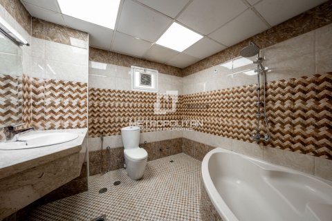 Villa in Al Barsha, Dubai 9 bedrooms, 762 sq.m. № 73514 - photo 18