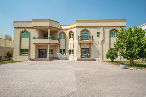 Villa in Al Barsha, Dubai 9 bedrooms, 762 sq.m. № 73514 - photo 1