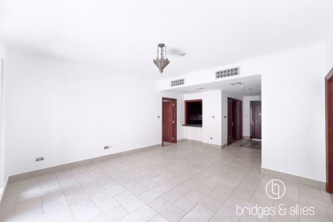 Снять в аренду квартиру в Old Town, Дубай: 2 спальни, 135.2м², № 16922 - фото 12