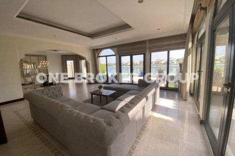 Villa à Palm Jumeirah, Dubai, 5 chambres, 511 m², № 375 - photo 1