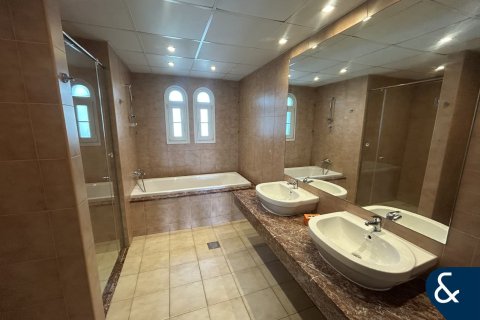 Снять в аренду таунхаус в Jumeirah Village Triangle, Дубай: 3 спальни, 240м², № 98802 - фото 9