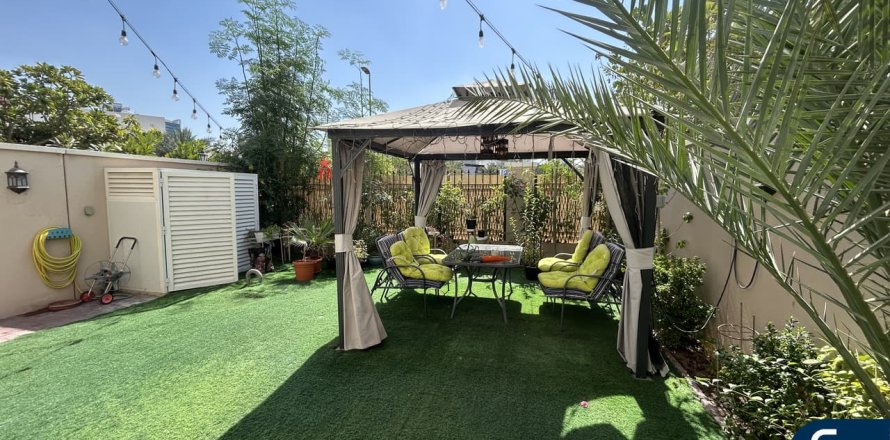 Таунхаус в Jumeirah Village Triangle, Дубай, 3 спальни, 240м², № 98802