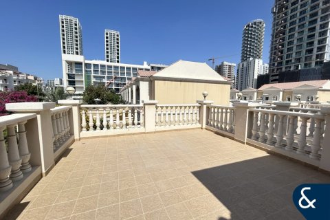 Снять в аренду таунхаус в Jumeirah Village Triangle, Дубай: 3 спальни, 240м², № 98802 - фото 2