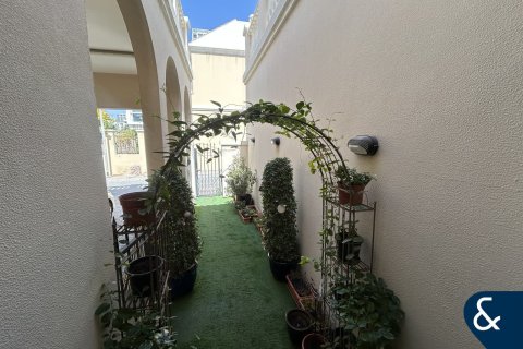 Снять в аренду таунхаус в Jumeirah Village Triangle, Дубай: 3 спальни, 240м², № 98802 - фото 15