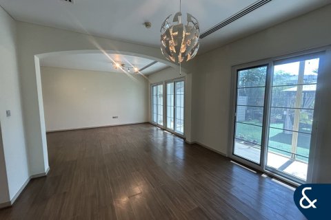 Снять в аренду таунхаус в Jumeirah Village Triangle, Дубай: 3 спальни, 240м², № 98802 - фото 5