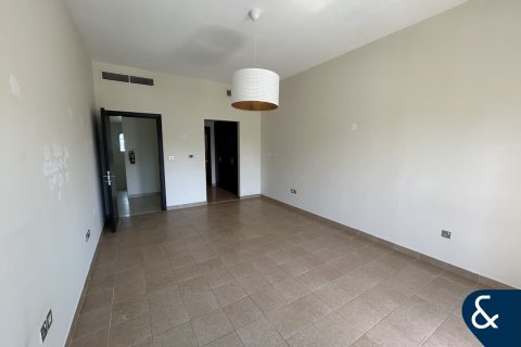 Снять в аренду таунхаус в Jumeirah Village Triangle, Дубай: 3 спальни, 240м², № 98802 - фото 8