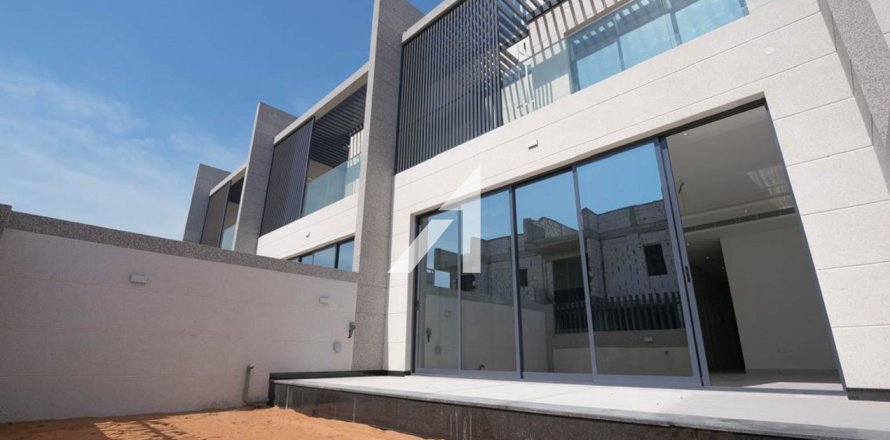 Villa in Dubai 4 bedrooms, 218.1 sq.m. № 42461