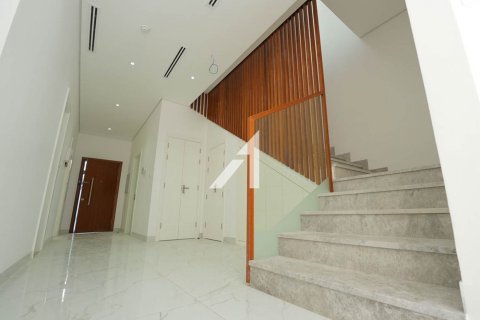 Villa in Dubai 4 bedrooms, 218.1 sq.m. № 42461 - photo 4